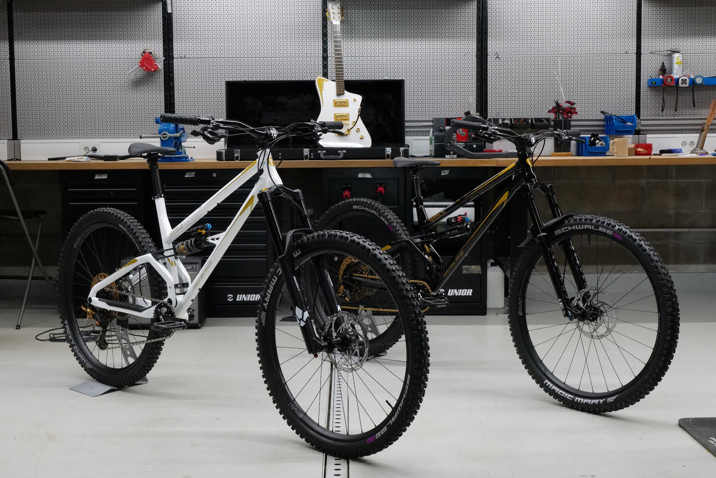 SHAN 5 RIDECASTER LTD EDITION
